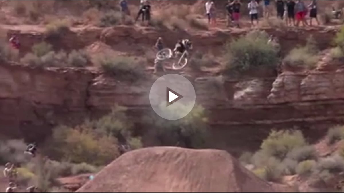 Espectacular descenso en mountain bike