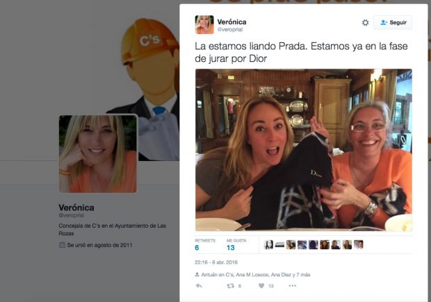 Tweet de la concejal de C´s, Verónica Priego, posando con su amiga afiliada y un pañuelo de Christian Dior.