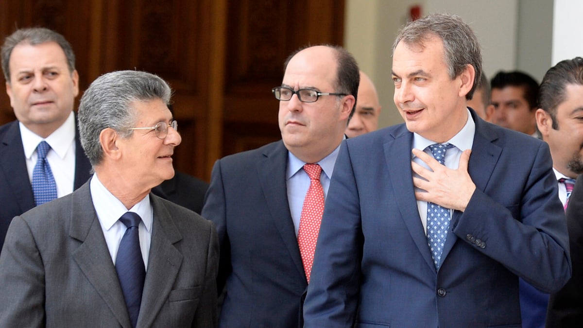 Henry Ramos Allup y José Luis Rodríguez Zapatero. (Foto: AFP)