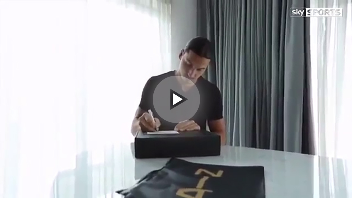 Ibrahimovic manda un mensaje a Bravo en el regalo.