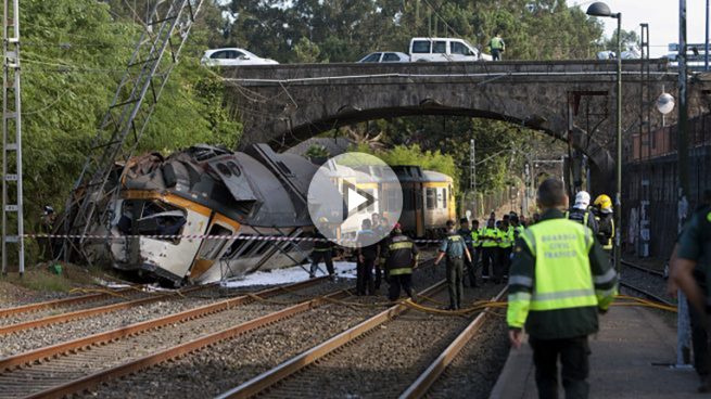 Al menos cuatro muertos y 50 heridos tras descarrilar un tren en Porriño (Pontevedra)
