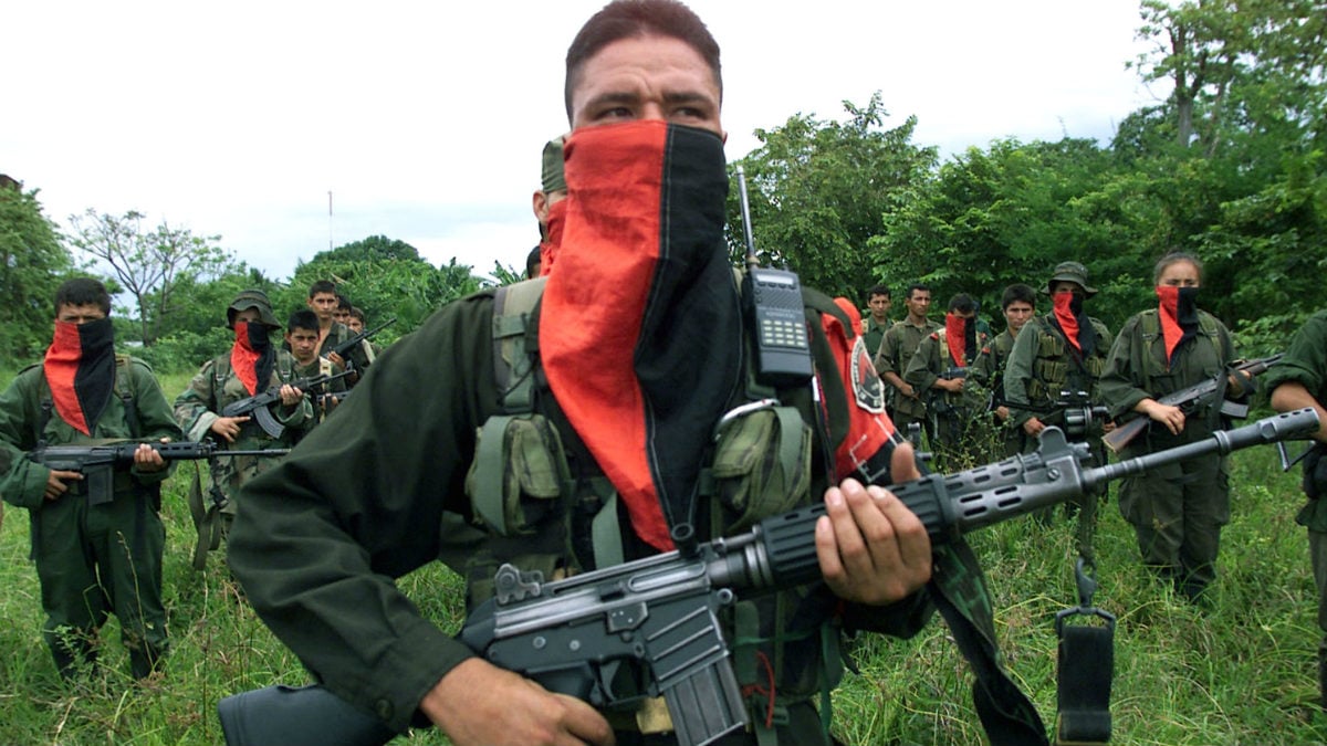 Terroristas del ELN de Colombia durante unas maniobras. (Getty)