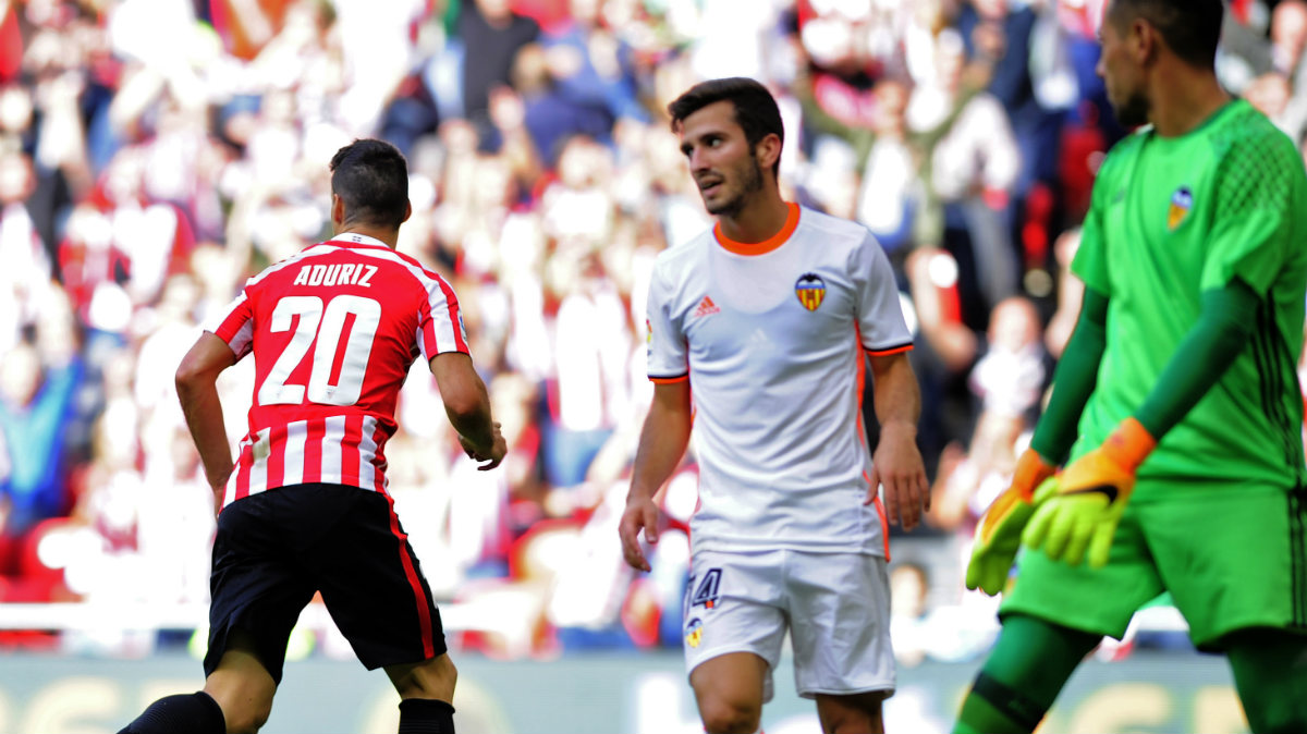 Aduriz tumbó al Valencia con dos goles. (AFP)