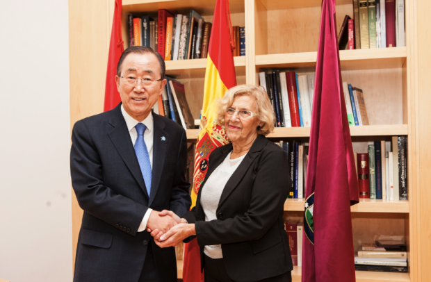 La alcaldesa Carmena con el el Secretario General de Naciones Unidas, Ban Ki-Moon. (Foto: Madrid)