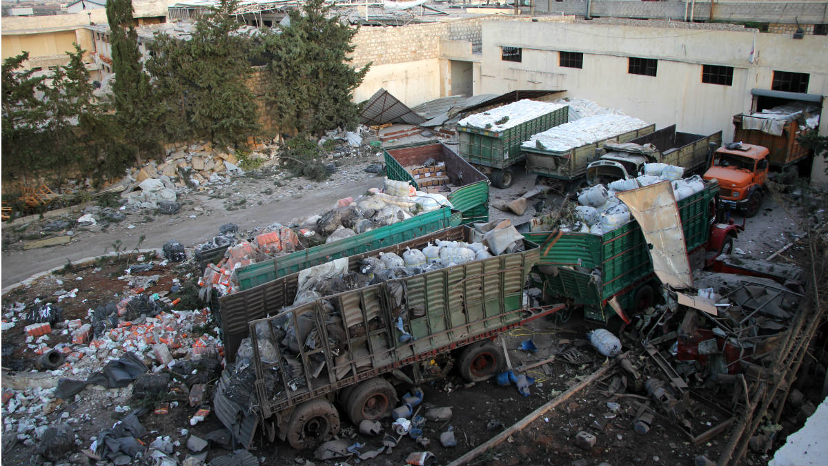 Aspecto de los camiones de ayuda humanitaria atacados en Alepo, Siria. (AFP)