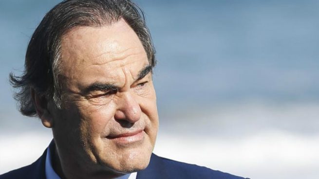 Oliver Stone presenta ‘Snowden’ en San Sebastián: «El terrorismo es la excusa para conseguir el control económico y social»