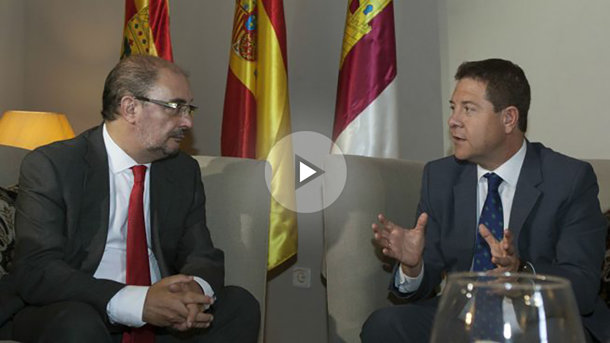 Los presidentes de Castilla La Mancha, Emiliano García-Page (d), y de Aragón, Javier Lambán (FOTO: EFE)