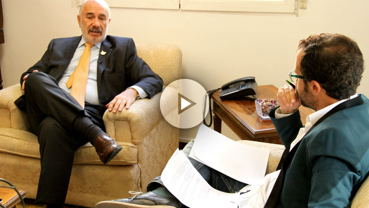 Alberto Furmanski, embajador de Colombia en España, durante la entrevista. (Foto y Vídeo: E.F.)