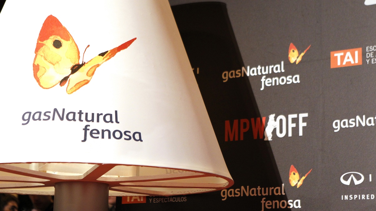 Lámpara con el logo de Gas Natural Fenosa. (foto: EFE)