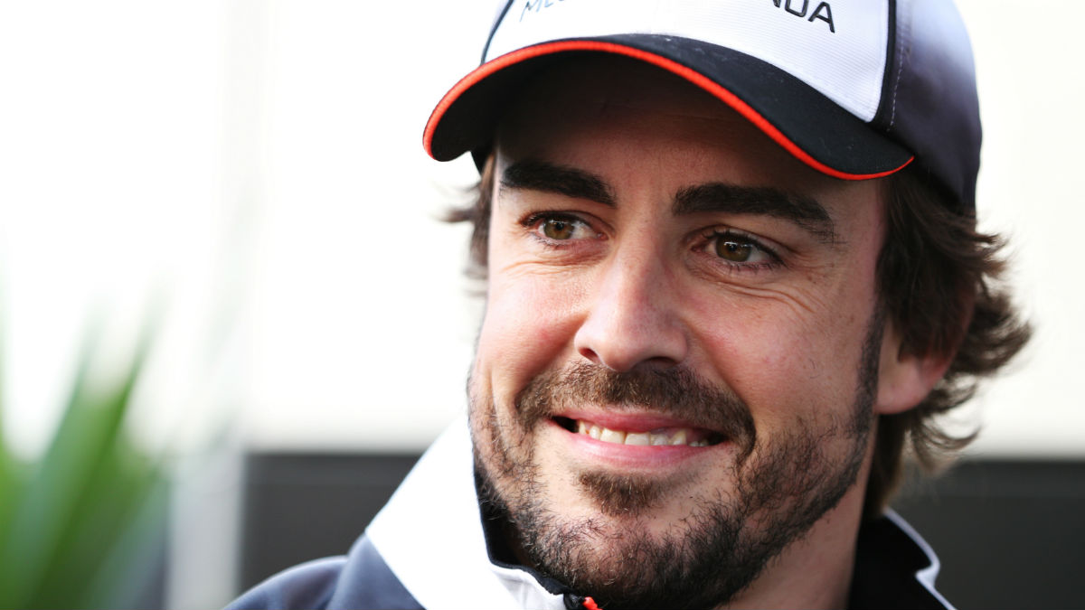 Fernando Alonso se enfrenta a su entrevista más divertida de la mano de su propio equipo. (Getty)