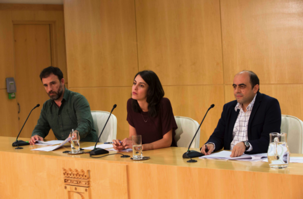 Nacho Murgui y Rita Maestre presentando este jueves el reglamento de foros locales. (Foto: Madrid)