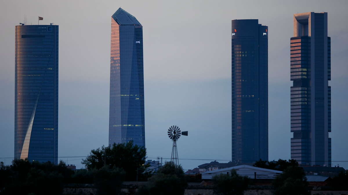 A la derecha, la Torre Cepsa (Foto: GETTY).