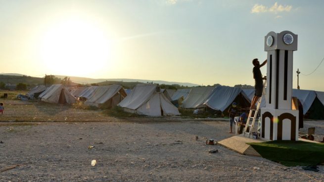 El tiempo se detiene para los refugiados ‘encerrados’ en el campamento de Katsikas en Grecia