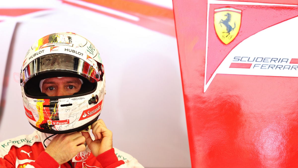 Sebastian Vettel, en el box de Ferrari. (Getty)