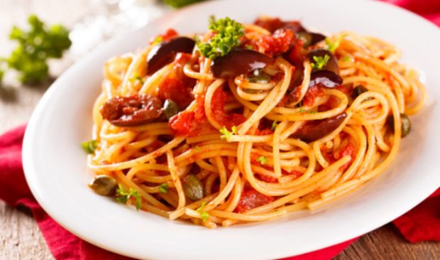 Salsa putanesca, receta auténtica para disfrutar de unos espaguetis