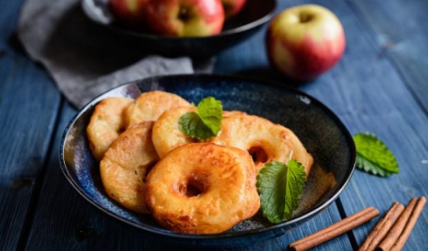 Bu&ntilde;uelos de manzana de la abuela: reposter&iacute;a casera
