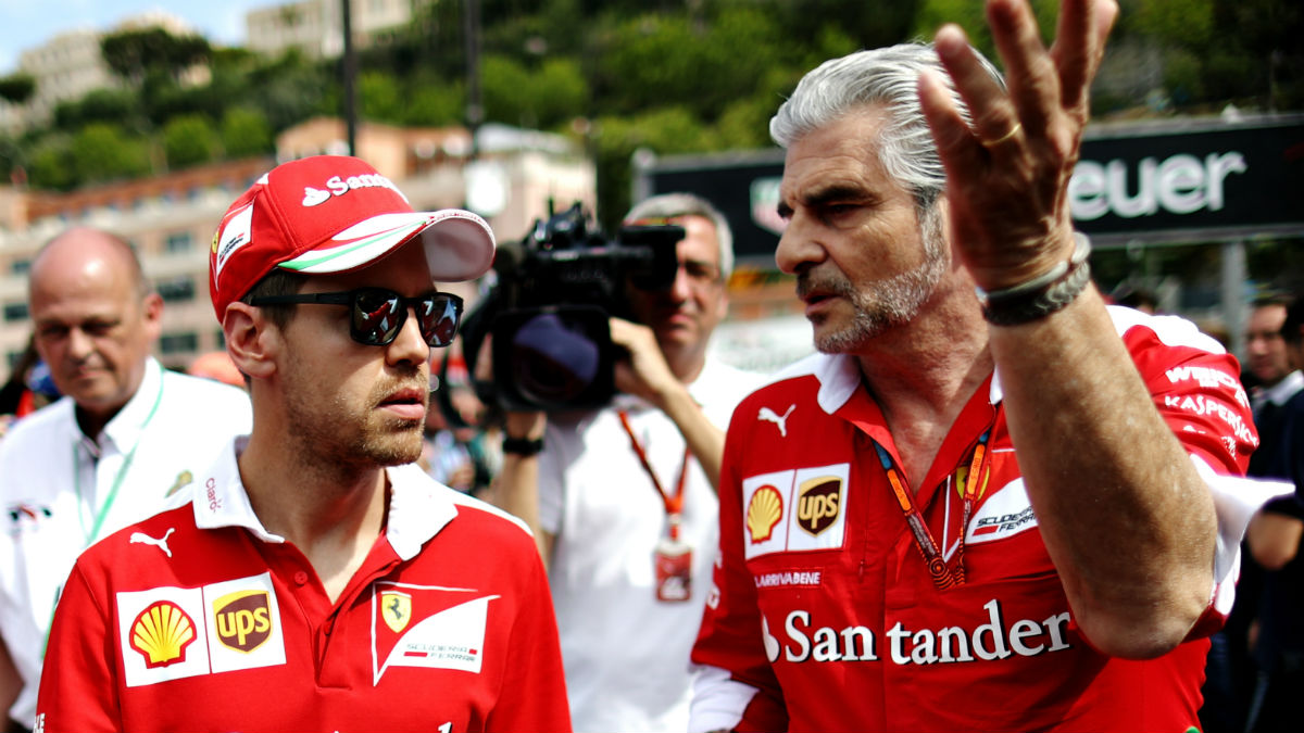 Arrivabene le dio un tirón de orejas a Vettel por su accidente en la primera vuelta del Gran Premio de Malasia. (Getty)