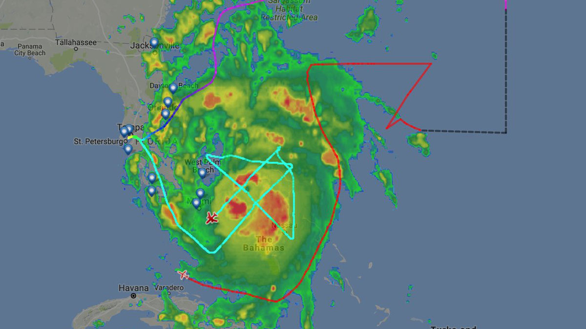 Imagen de la ruta recorrida por el avión del NOAA entrando y saliendo del huracán Mathew. (Foto: Flightradar24)