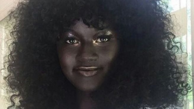 Así es Khoudia Diop, la modelo senegalesa que triunfa en redes sociales por su color de piel