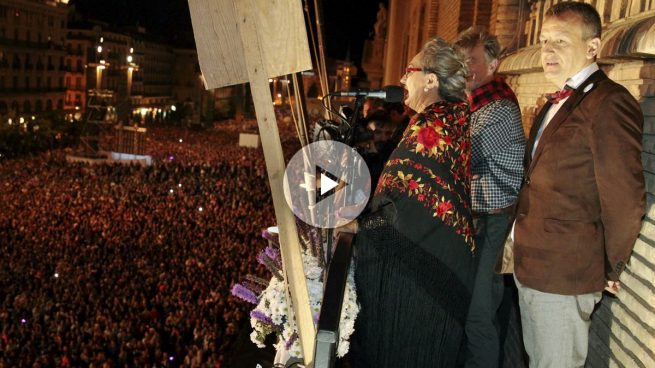 El alcalde podemita de Zaragoza Santisteve se lleva una tremenda pitada en el pregón del Pilar