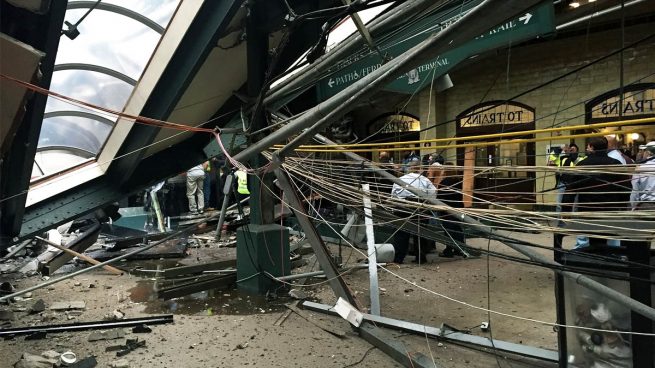 Al menos 33 heridos al descarrilar un tren en Nueva York