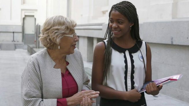 Carmena iluminará de rosa el Palacio de Cibeles con motivo del Día Internacional de la Niña