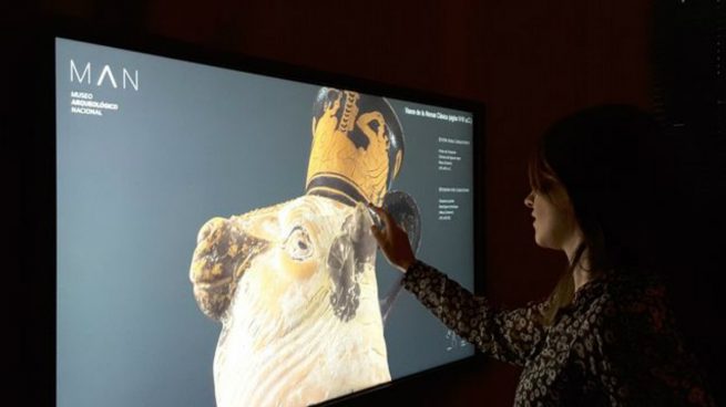 El Museo Arqueológico Nacional expone una muestra en 3D de las mejores obras de su colección de cerámica griega