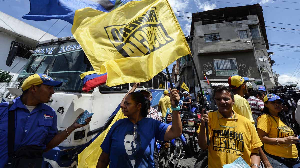 Ciudadanos de Venezuela se congregan en oposición a Nicolás Maduro (Foto: AFP)