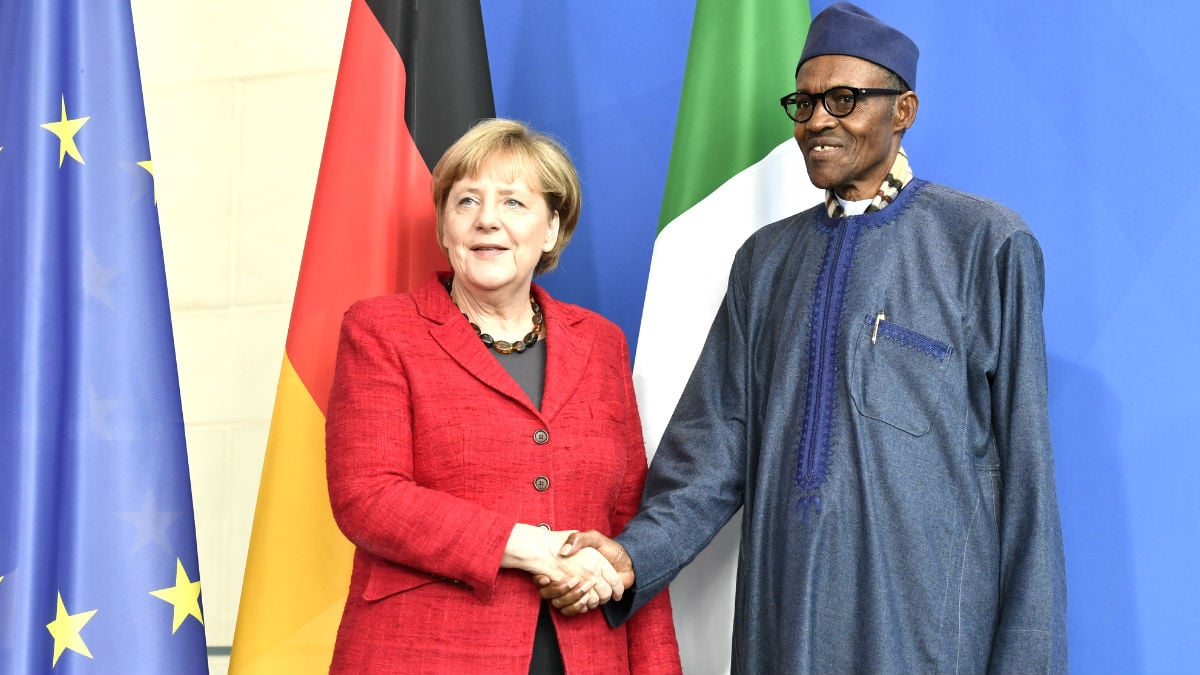 Merkel y el presidente de Nigeria este viernes (Foto: AFP).