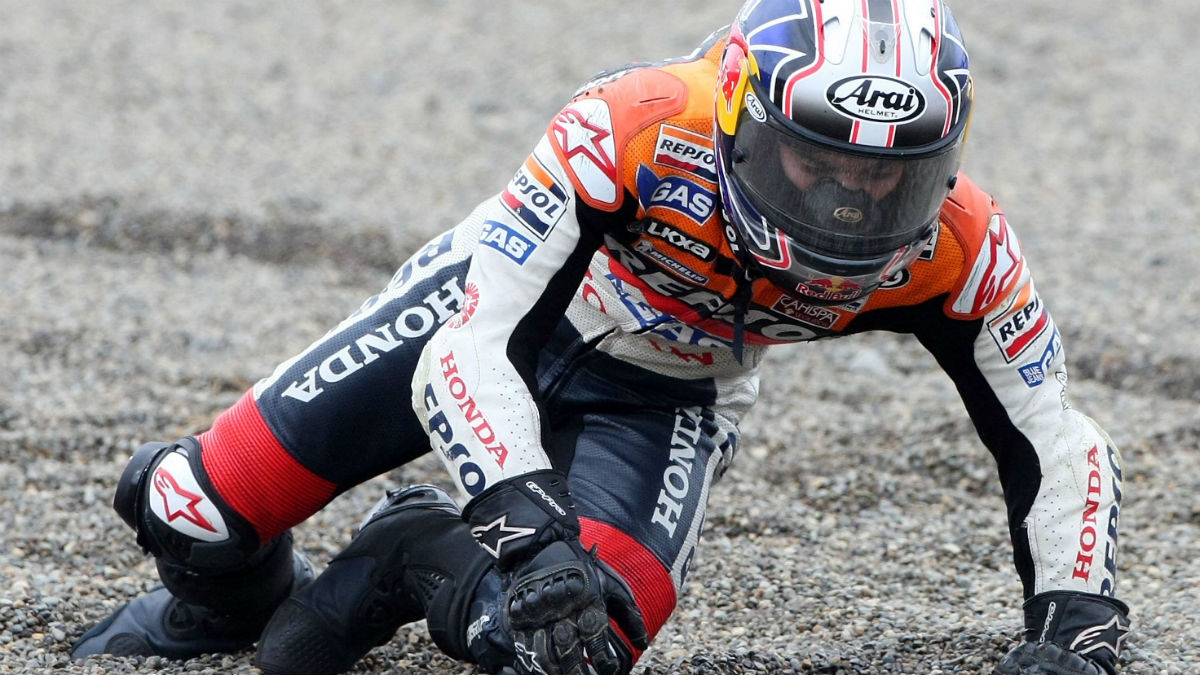 Dani Pedrosa ha sufrido su enésima lesión tras caerse durante los entrenamientos libres del Gran Premio de Japón. (Getty)