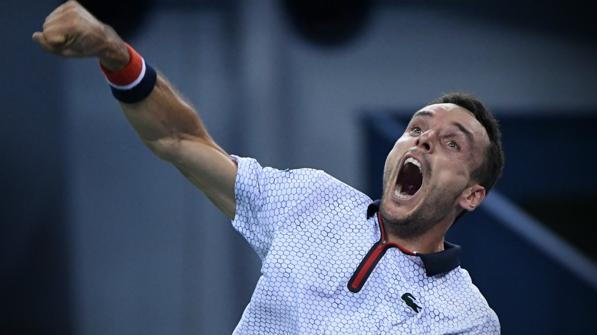 Roberto Bautista estalla de alegría tras ganar a Djokovic en Shanghái. (AFP)