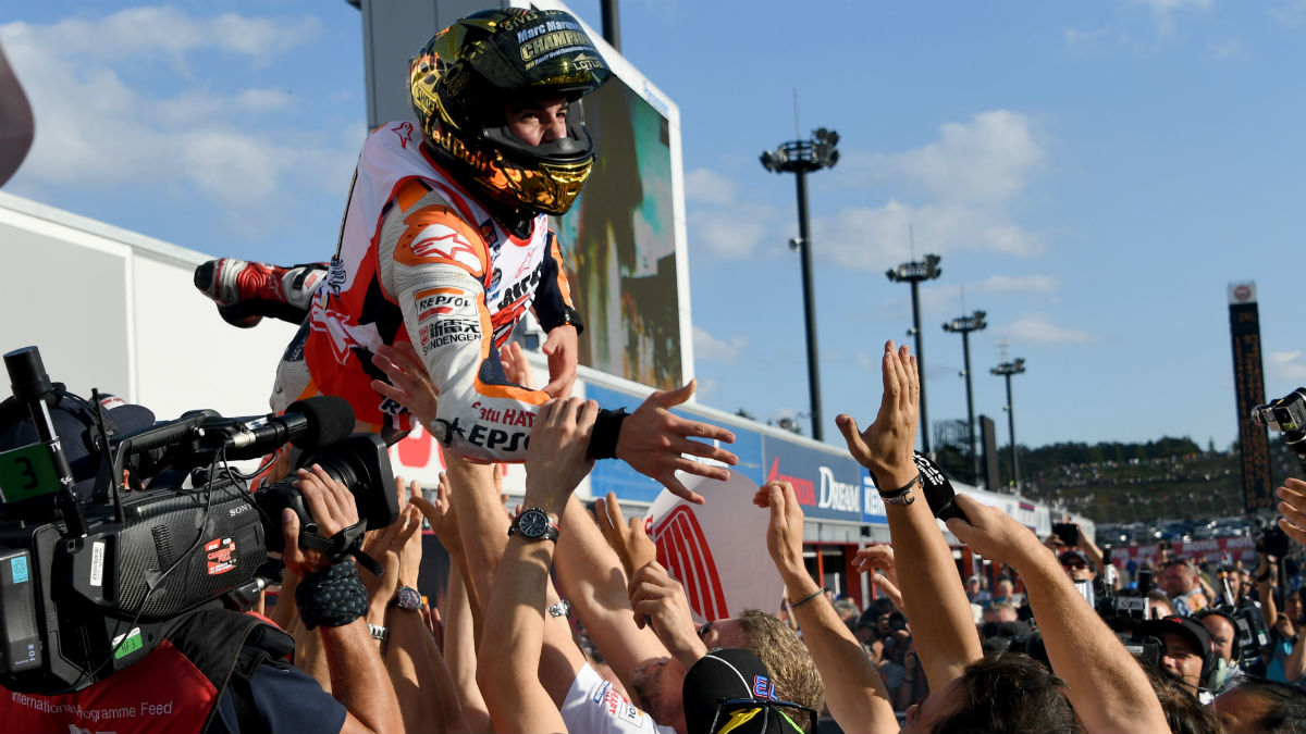 Márquez celebra el título en Motegi. (AFP)