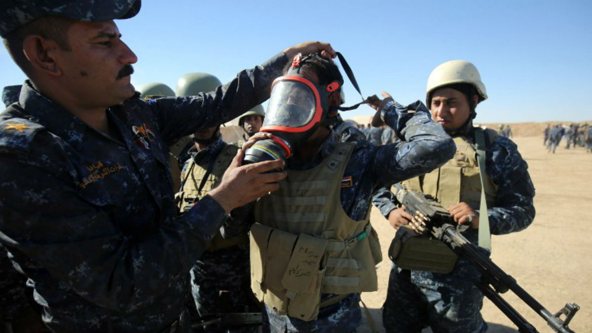 Soldados iraquíes se preparan para la oensiva que pretende liberar Mosul del ISIS. AFP