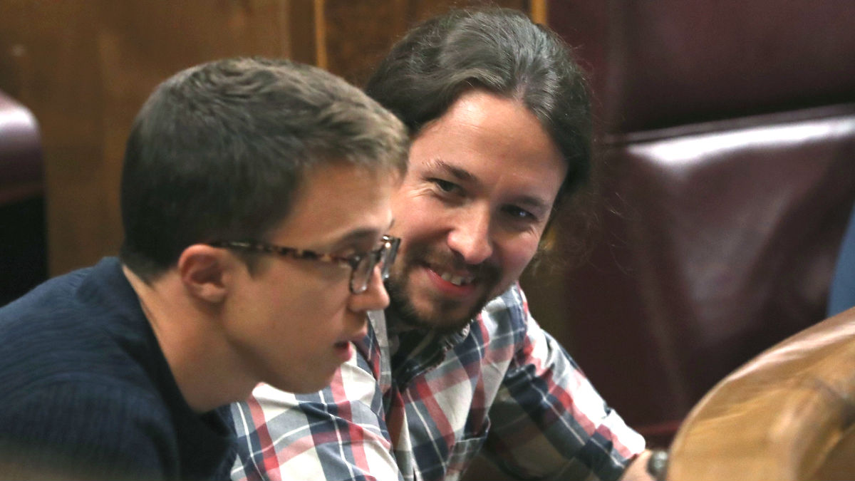 Los diputados de Unidos Podemos, Íñigo Errejón (i) y Pablo Iglesias (Foto: Efe)