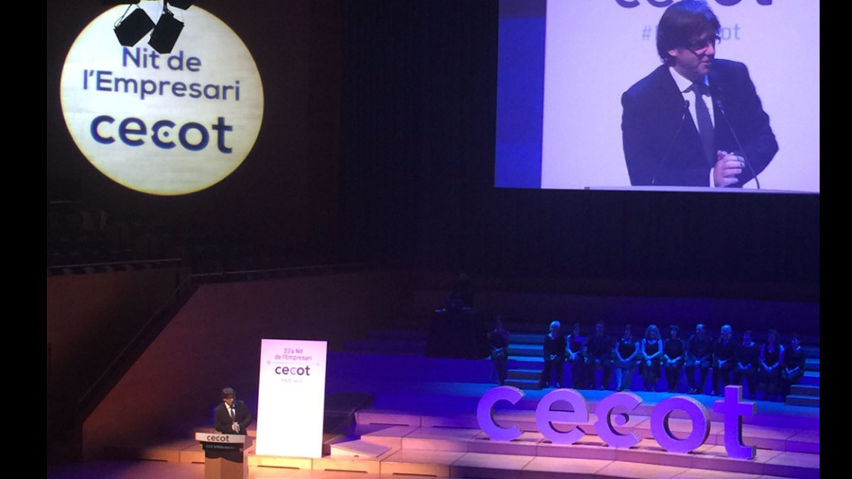 El presidente de la Generalitat, Carles Puigdemont, durante su discurso en la gala de CICOT.