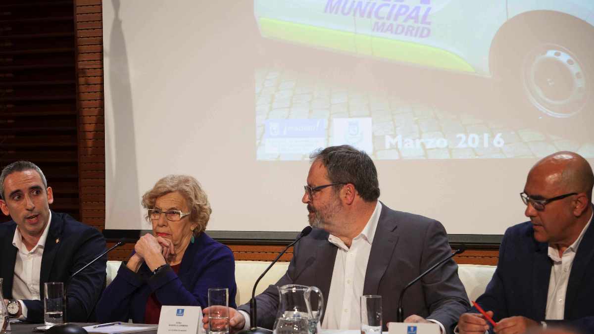 La alcaldesa Manuela Carmena, Javier Barbero (edil de Seguridad) y Andrés Serrano (director de Policía Municipal). (Foto: Madrid)