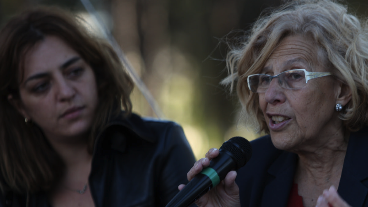 La alcaldesa de Madrid, Manuela Carmena, junto a Celia Mayer. (Foto: Flickr)