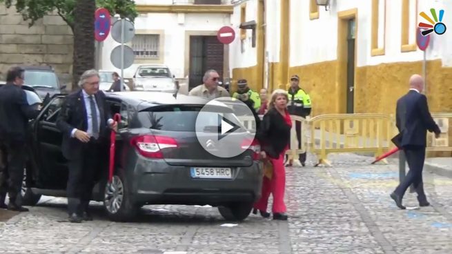 Lanzan huevos a la alcaldesa de Jerez en una protesta policial