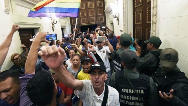 La Asamblea Nacional acusa a Maduro de «romper el orden constitucional» en Venezuela