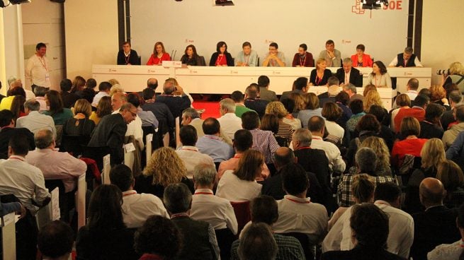 Ocho líderes regionales de PSOE firman una carta en la que piden una abstención mínima