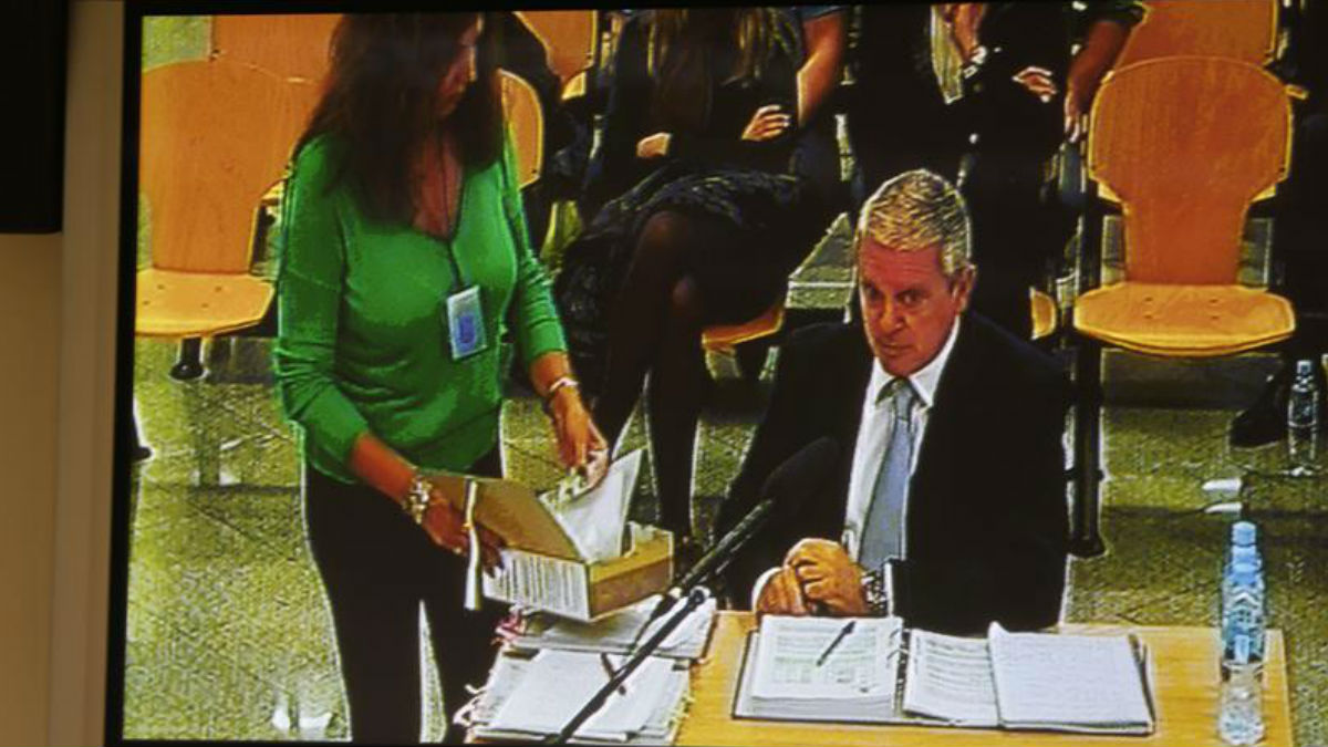 Pablo Crespo en las pantallas que tiene la prensa para seguir el juicio contra la trama Gürtel. EFE