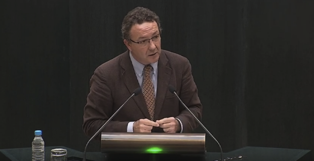 El portavoz adjunto del PP en Madrid, Henríquez de Luna, en el Pleno. (Foto: YT)
