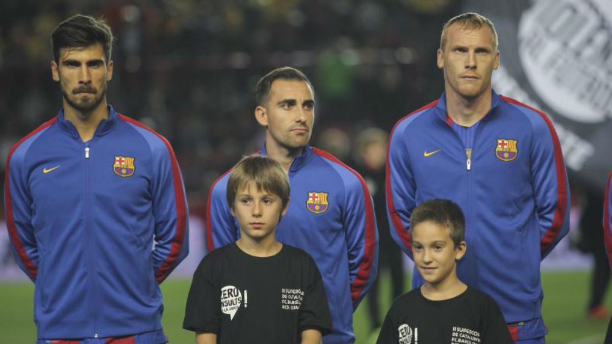 Los jugadores de Barcelona y Espanyol no cantaron el himno catalán. (fcf.cat)