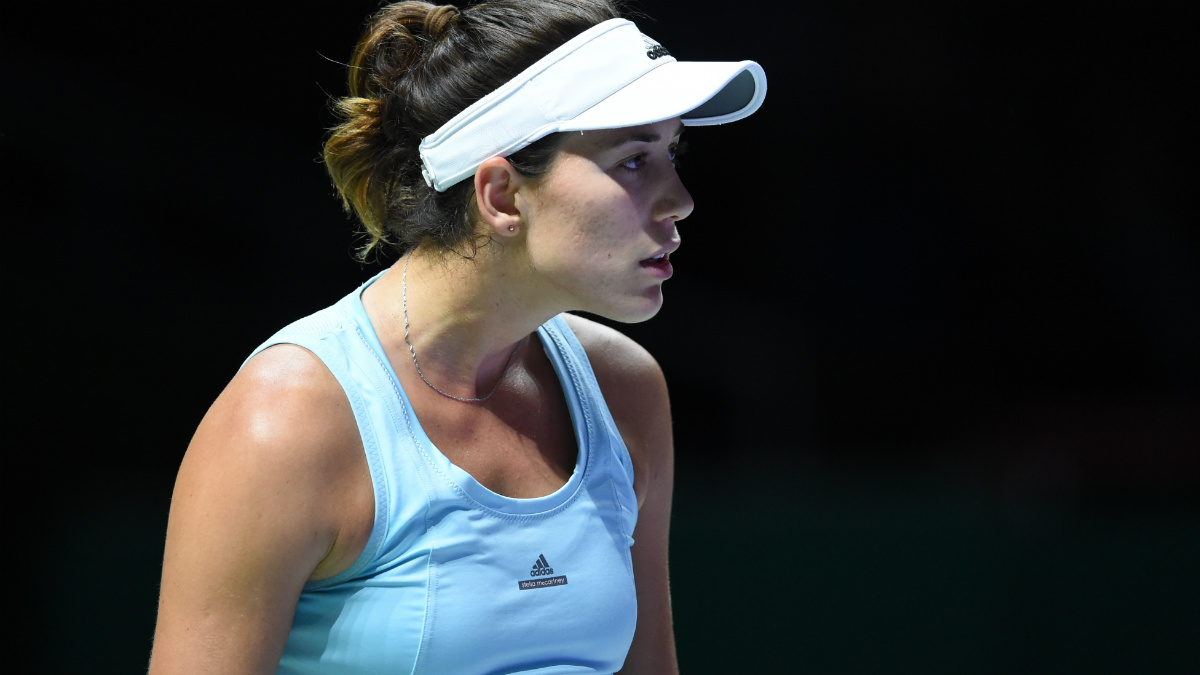 Garbiñe Muguruza se lamenta de un punto fallado contra Radwanska. (AFP)