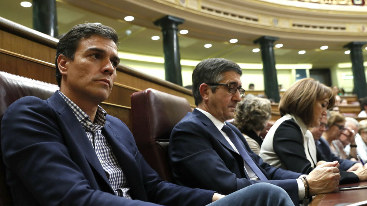 Pedro Sánchez y Patxi López, el pasado octubre en el Congreso de los Diputados. (Foto: EFE)
