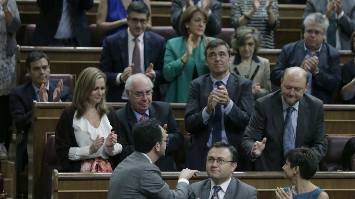 Bancada del PSOE tras la intervención de Antonio Hernando (EFE).