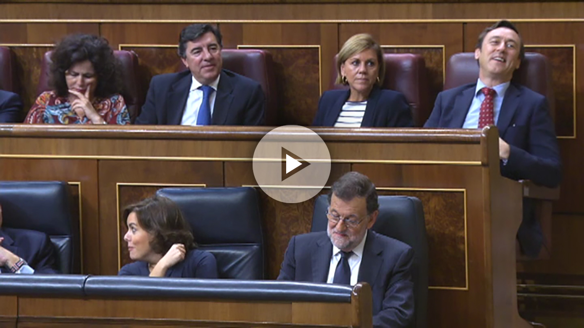 María Dolores de Cospedal durante la intervención de Pablo Iglesias en el debate de investidura de Mariano Rajoy