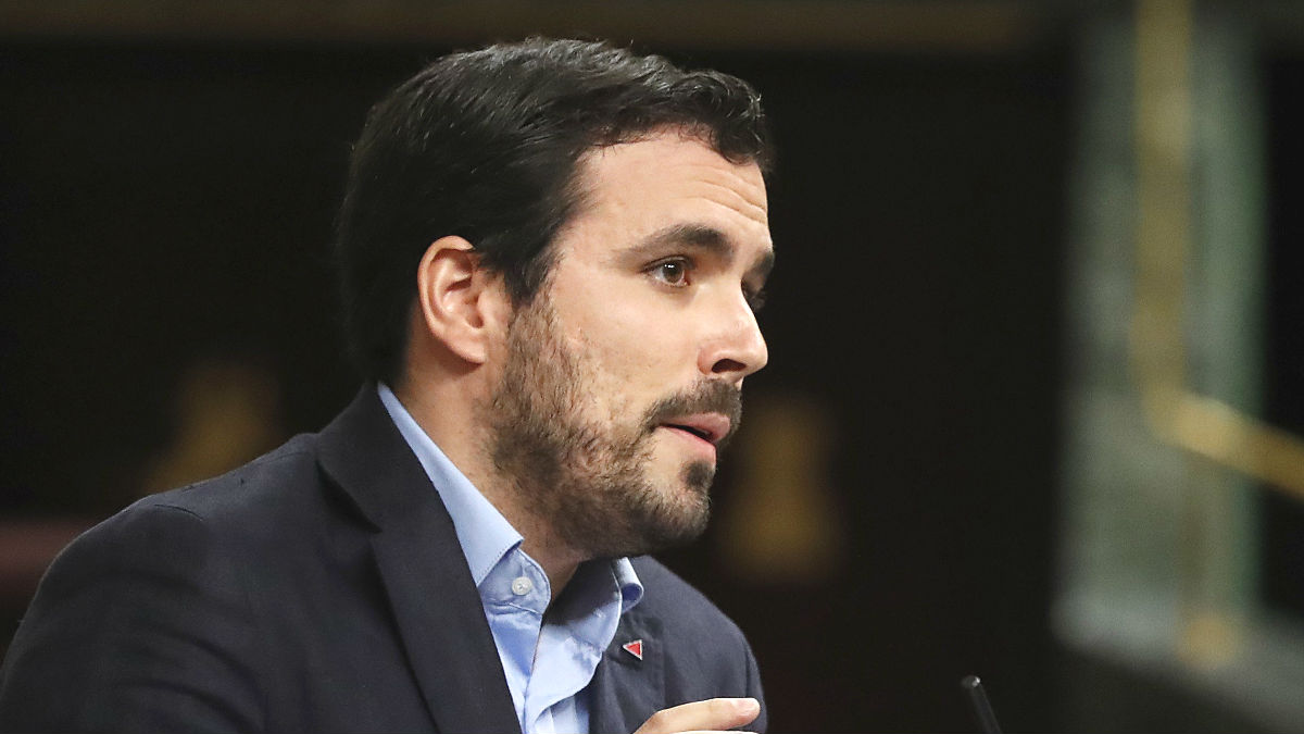 El líder de IU, Alberto Garzón, durante su intervención en la segunda jornada del debate de la investidura del candidato del PP, Mariano Rajoy (Foto: Efe)