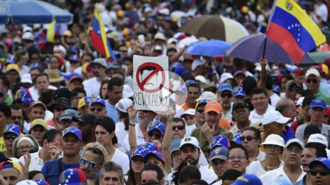 La oposición le planta cara a Maduro con la ‘Toma de Venezuela’ que se salda un fallecido y cientos de heridos y detenidos