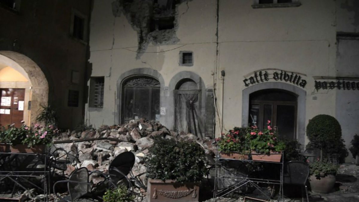 Que el primer terremoto fuera más débil que el segundo ha salvado muchas vidas. Los daños materiales son cuantiosos en la región de Marcas, en el centro de Italia, cerca de la región que en agosto quedo devastada por otro terremoto. AFP